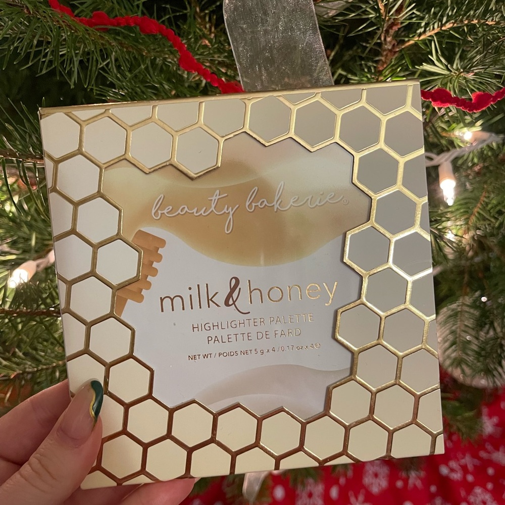 NWT Beauty Bakerie Highlighter Palette